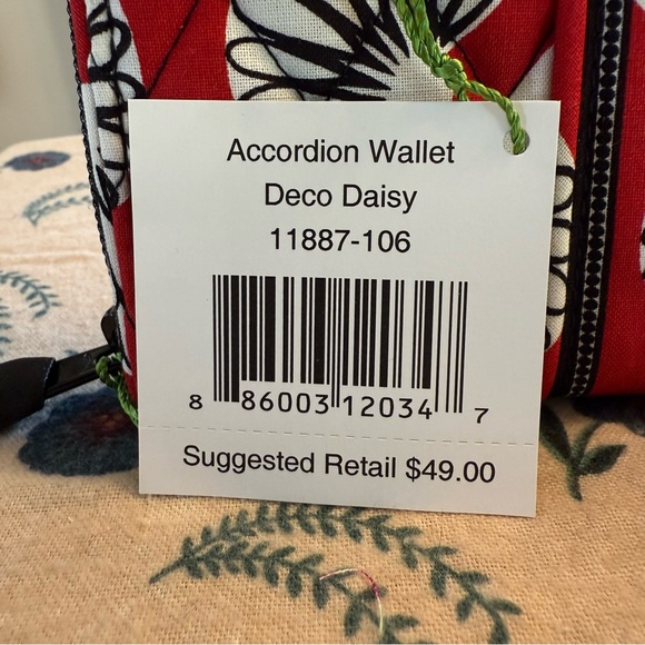 NWT Vera Bradley Accordian Wallet Pattern Deco Daisy - Picture 3 of 4